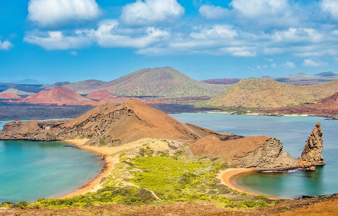 Bartolome Island with Pinnacle Rock, a volcanic plug, to the right, the location featured in the 2003 film  Master and Commander, Galapagos islands, UNESCO World Heritage Site, Ecuador, South America