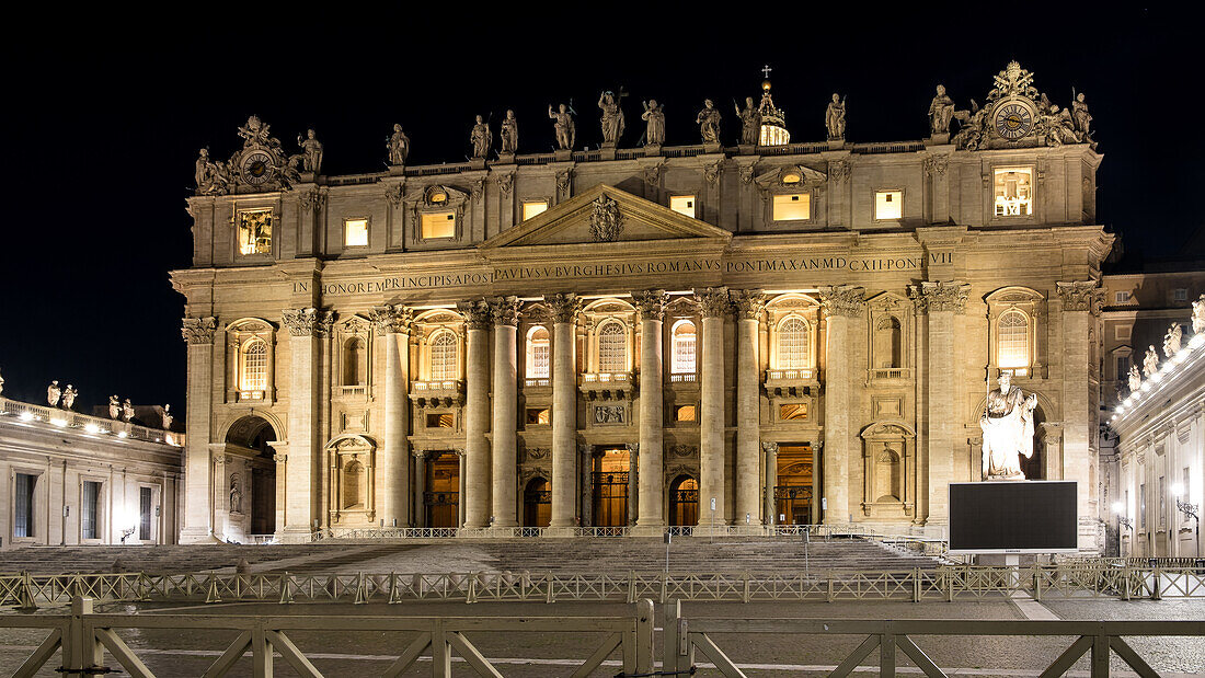 Night view of Saint Peter's Basilica, silhouetted against darkened sky, Vatican City, the papal enclave in Rome, UNESCO World Heritage Site, Rome, Lazio, Italy, Europe