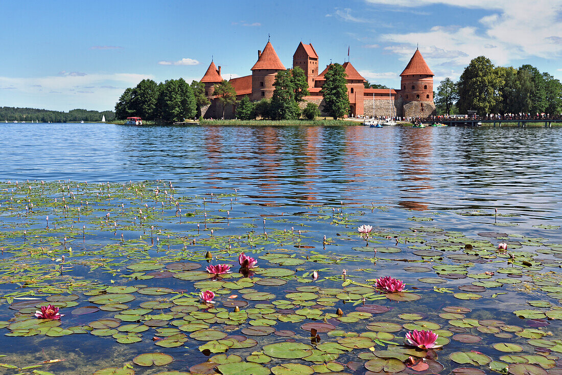 Burg Trakai auf einer Insel im Galve-See, Litauen, Europa