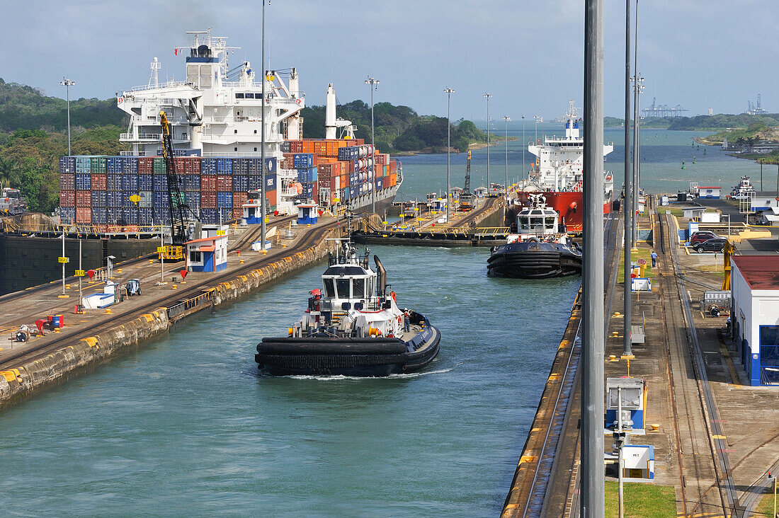 Tug boat crossing the Panama Canal, Gatun locks, Republic of Panama, Central America