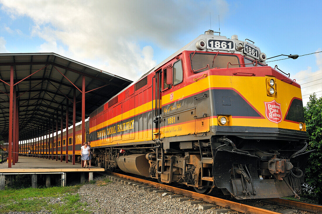 Passenger train parked at Colon station, Panama Canal Railway that links the Atlantic Ocean to the Pacific, Colon, Republic of Panama, Central America