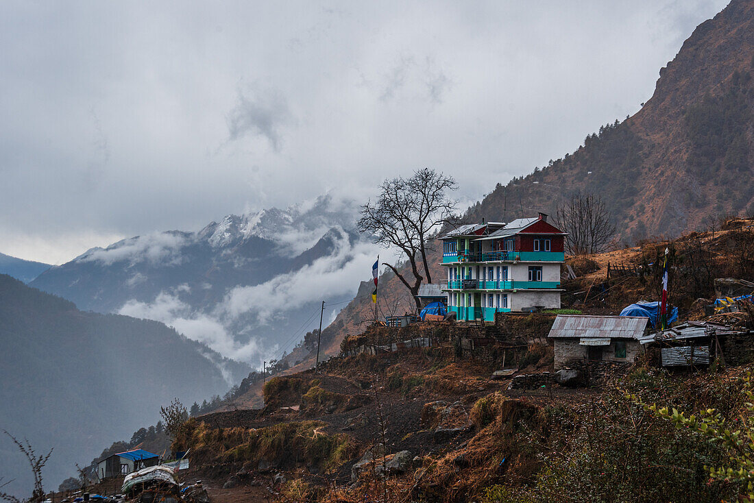 Einblick in die charmante Gastfreundschaft von Sherpagaon, ländliches Dorf auf dem Langtang-Tal-Trek, Himalaya, Nepal, Asien