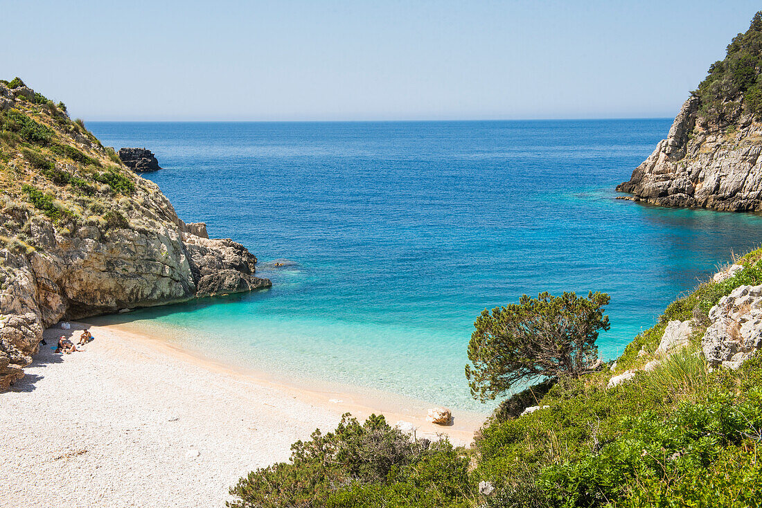 Strand der Bucht von Dafines, Halbinsel Karaburun, innerhalb des Karaburun-Sazan Marine Parc, Vlore Bay, Albanien, Europa