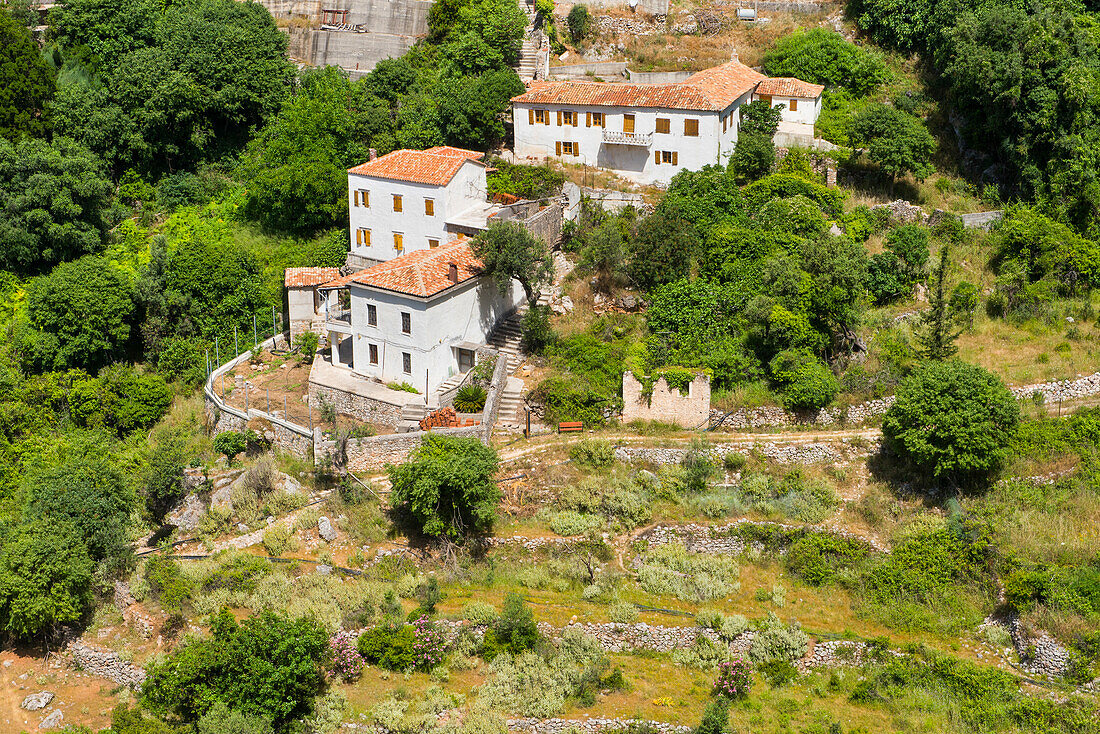 Dhermi, Dorf an der Ionischen Küste, angelehnt an das Ceraunische Gebirge, Albanien, Europa