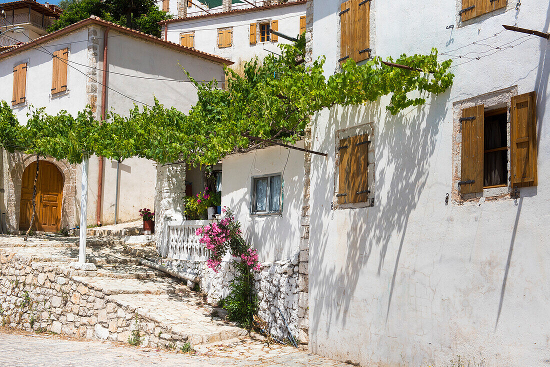 Vuno, Dorf an der ionischen Küste unterhalb des Ceraunischen Gebirges, Vuno, Albanien, Europa