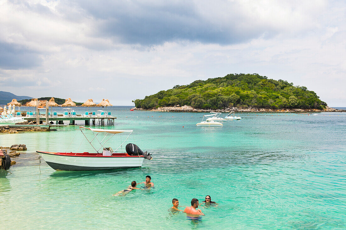 Inselchen und Strände von Ksamil, südlich von Saranda, Ionische Küste, Albanien, Europa