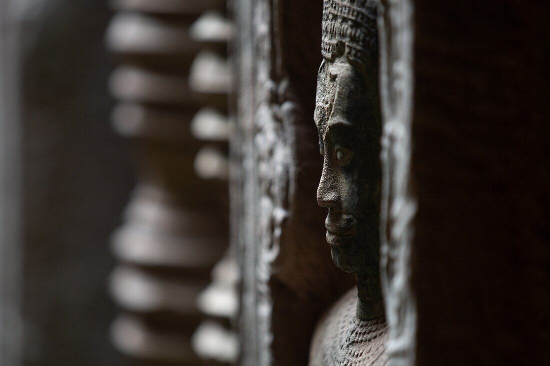 Detail der geschnitzten Fassade eines der Tempel im Angkor Wat-Komplex, UNESCO-Weltkulturerbe, Kambodscha, Indochina, Südostasien, Asien