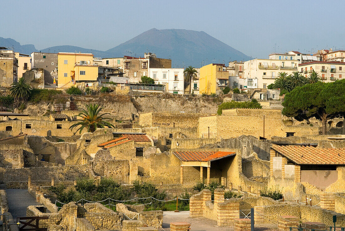 Blick auf die archäologische Ausgrabungsstätte von Herculaneum, UNESCO-Welterbe, Provinz Neapel, Region Kampanien, Italien, Europa