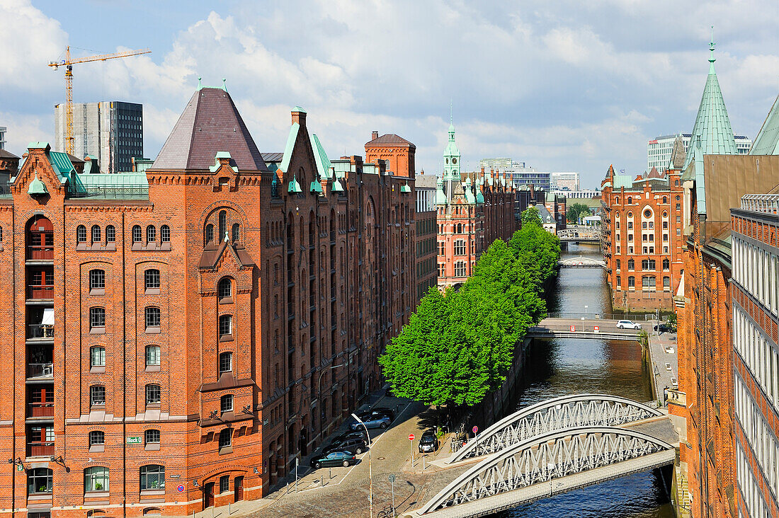 Luftaufnahme über den Kanal St. Annenfleet und Hollandischbrookfleet in der Speicherstadt, HafenCity, Hamburg, Deutschland, Europa