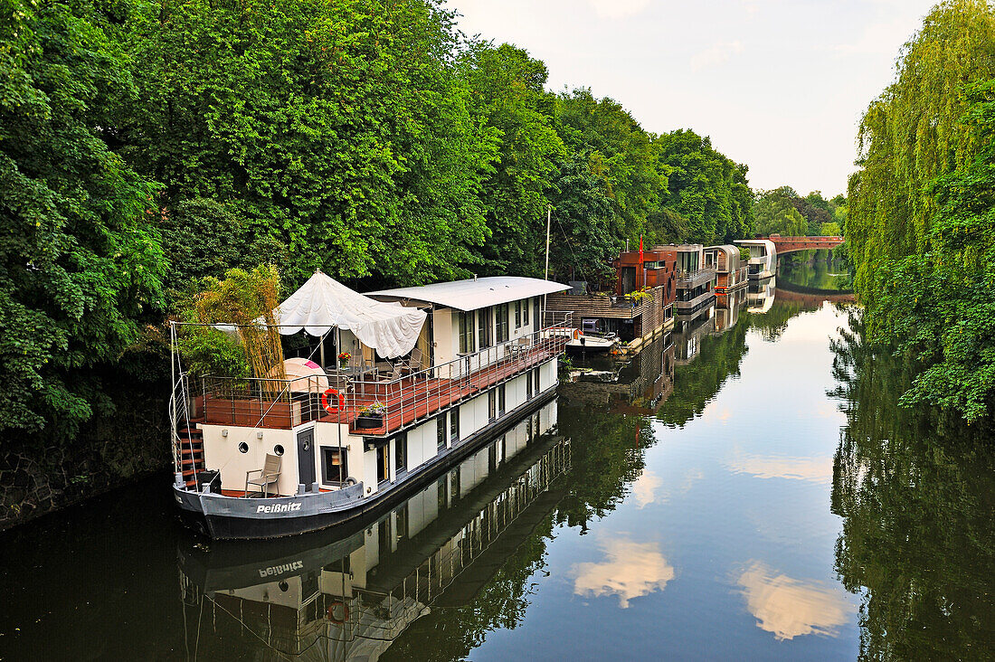 Houseboats on the Eilbek Canal, Hamburg, Germany, Europe