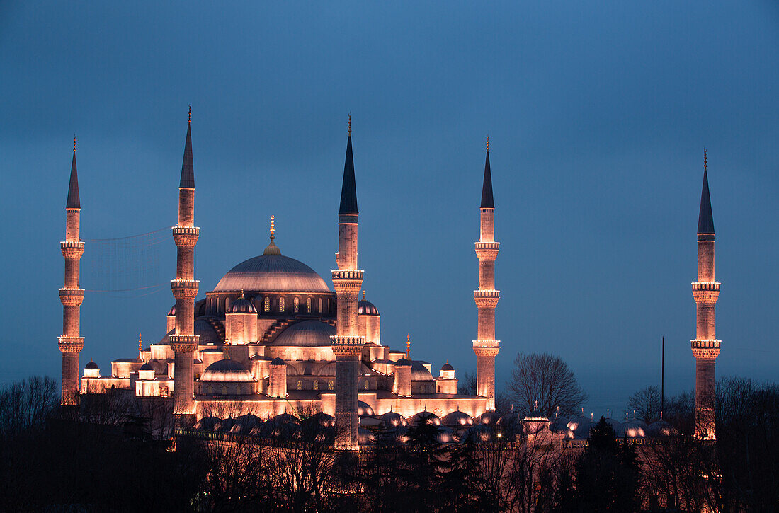 Abend, Blaue Moschee (Sultan-Ahmed-Moschee), 1609, UNESCO-Welterbe, Sultanahmet, Istanbul, Türkei, Europa