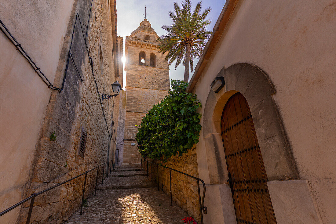 Blick auf die Kirche Sant Bartomeu, Montuiri, Mallorca, Balearen, Spanien, Mittelmeer, Europa