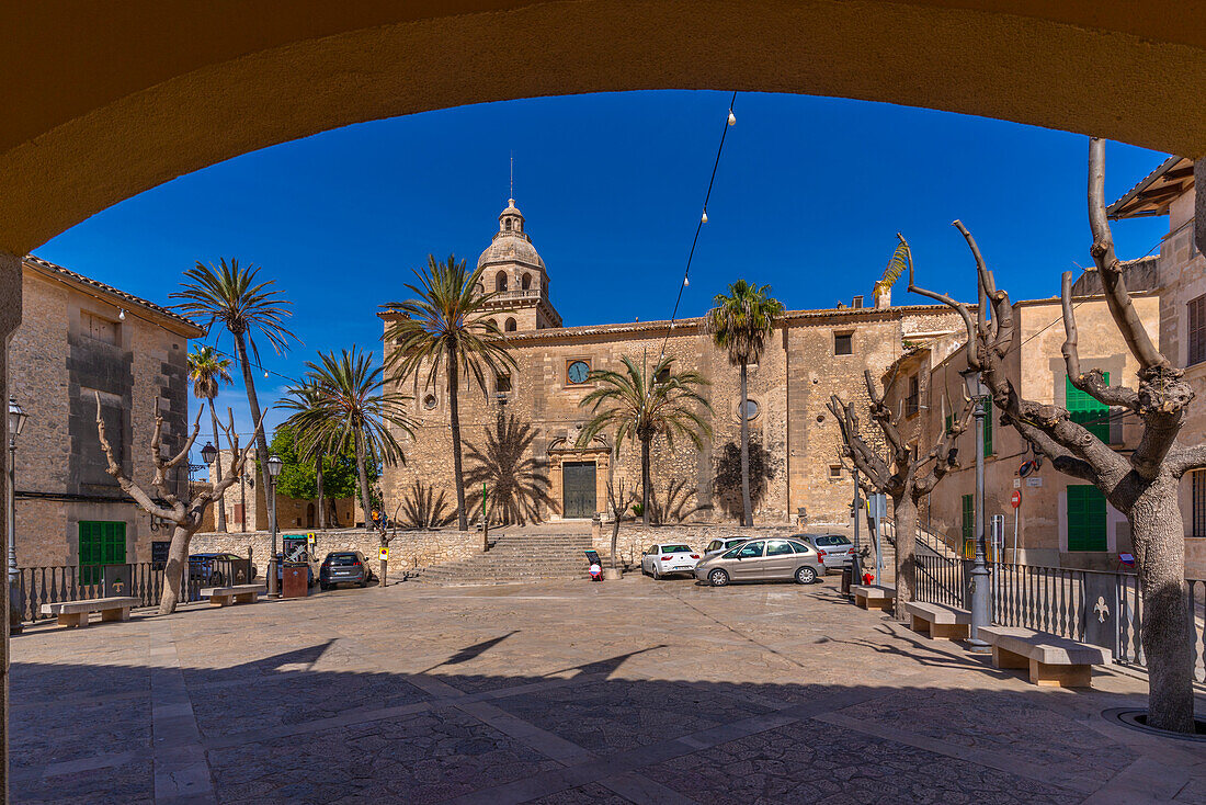 Blick auf die Kirche Sant Bartomeu, Montuiri, Mallorca, Balearen, Spanien, Mittelmeer, Europa