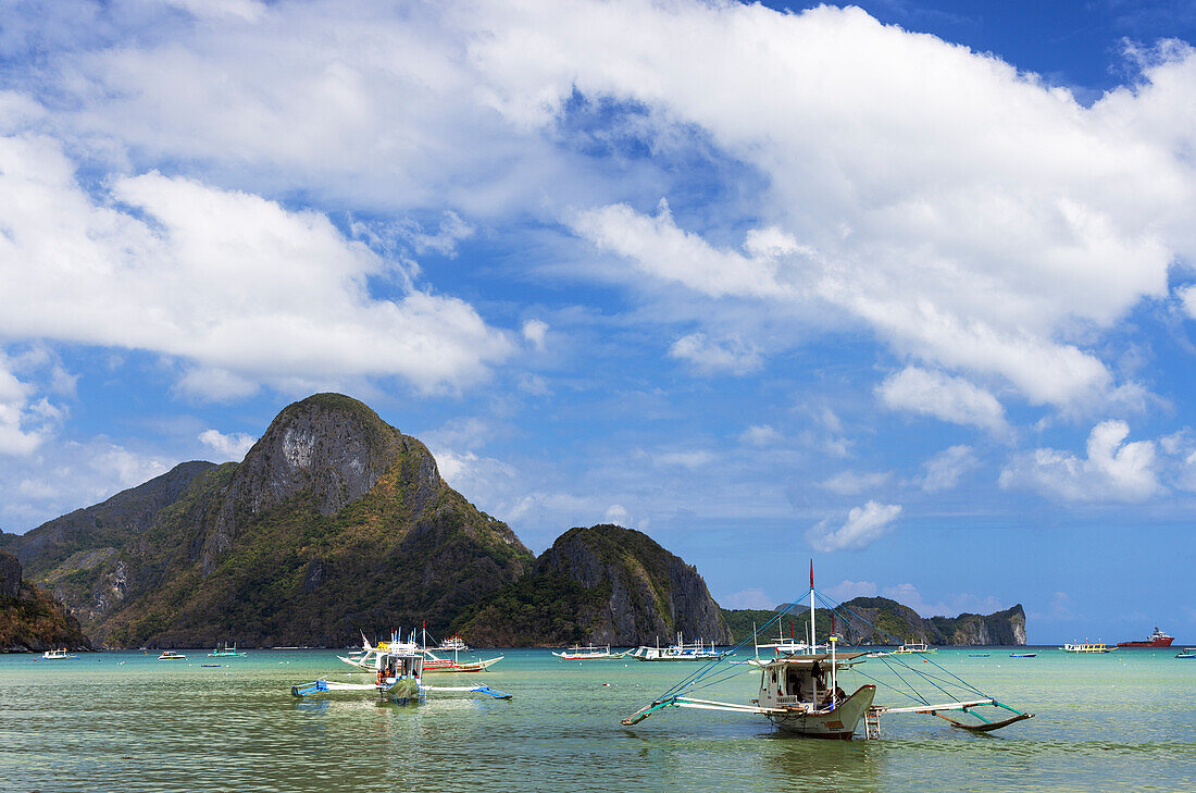 Bangkas on El Nido Beach, El Nido, Bacuit Bay, Palawan, Philippines, Southeast Asia, Asia