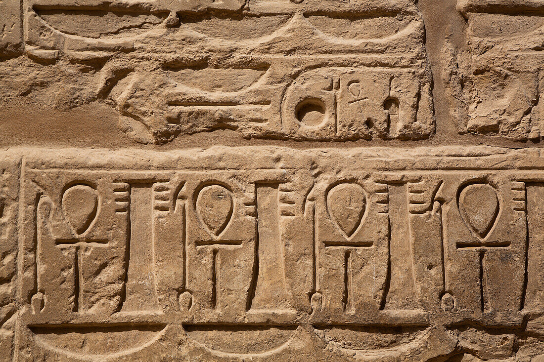 Relief des Ankhs, Tempel von Ramses III., Karnak-Tempelkomplex, UNESCO-Welterbe, Luxor, Ägypten, Nordafrika, Afrika