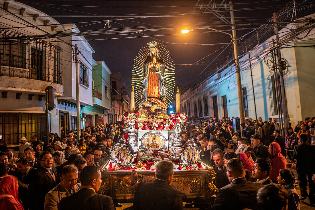 Fest und Parade zum Dia de la Virgen de Guadalupe (Unsere Liebe Frau von Guadalupe) in Guatemala-Stadt.