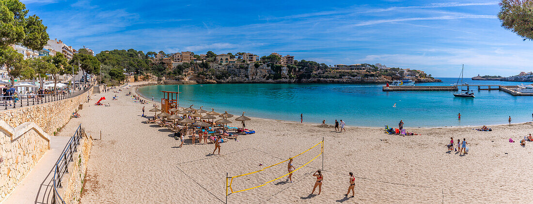 Blick auf den Strand Platja de Portocristo, Porto Cristo, Mallorca, Balearen, Spanien, Mittelmeer, Europa