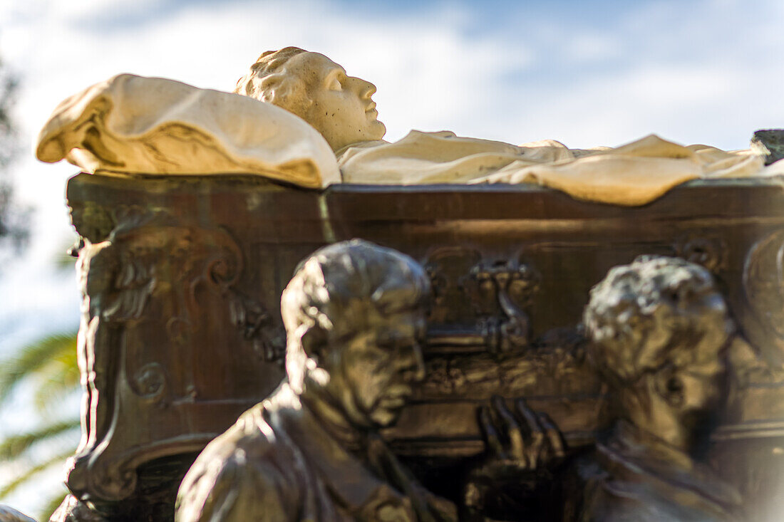 Bronze sculpture depicting Joselito's tomb in Cementerio de San Fernando, Sevilla. Created by renowned sculptor Mariano Benlliure.