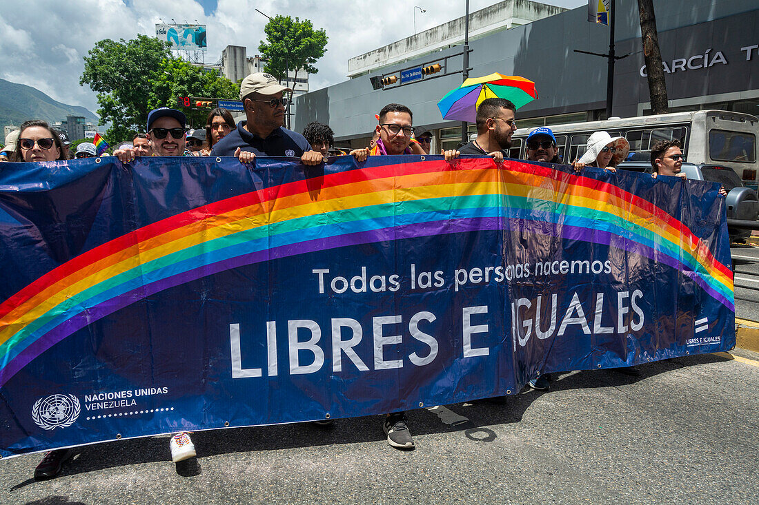 Pride-Parade in Caracas, Venezuela, in Anwesenheit von Diplomaten und dem Vertreter der Europäischen Union in Venezuela. 7. Juli 2024