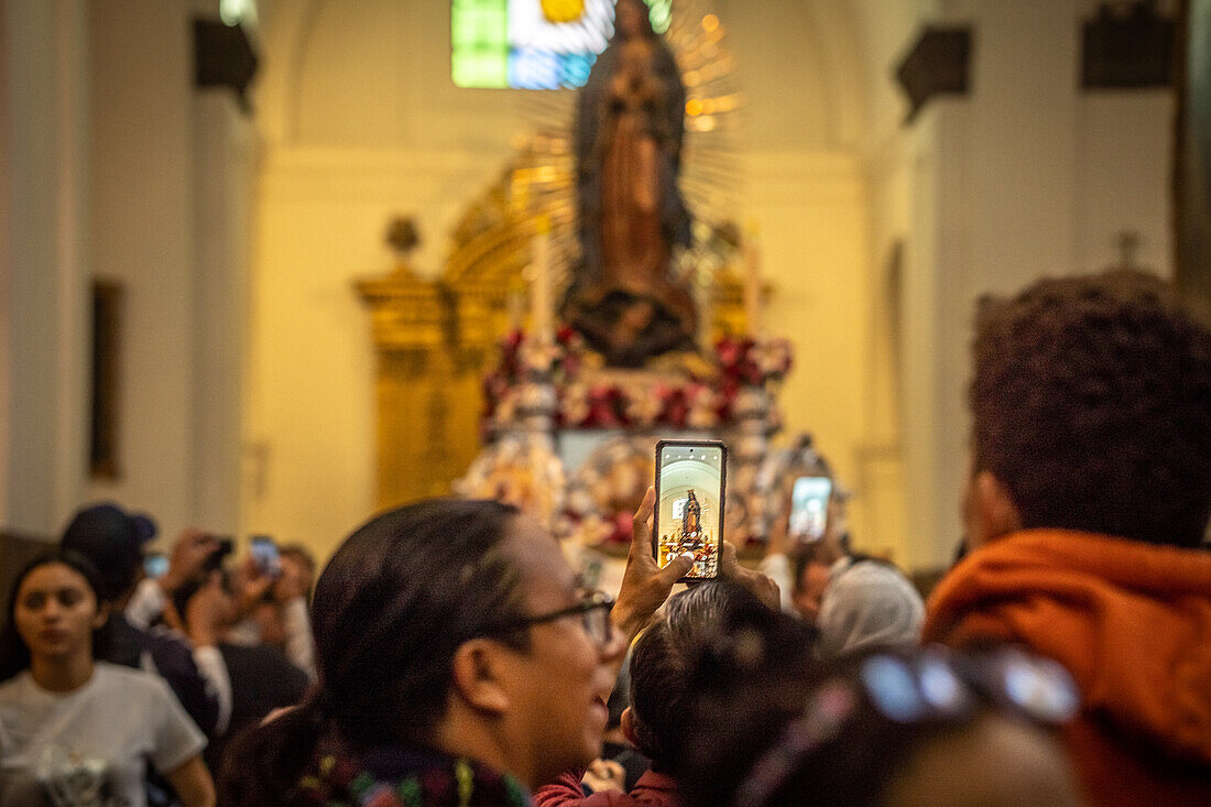 Fest und Parade zum Dia de la Virgen de Guadalupe (Unsere Liebe Frau von Guadalupe) in Guatemala-Stadt.