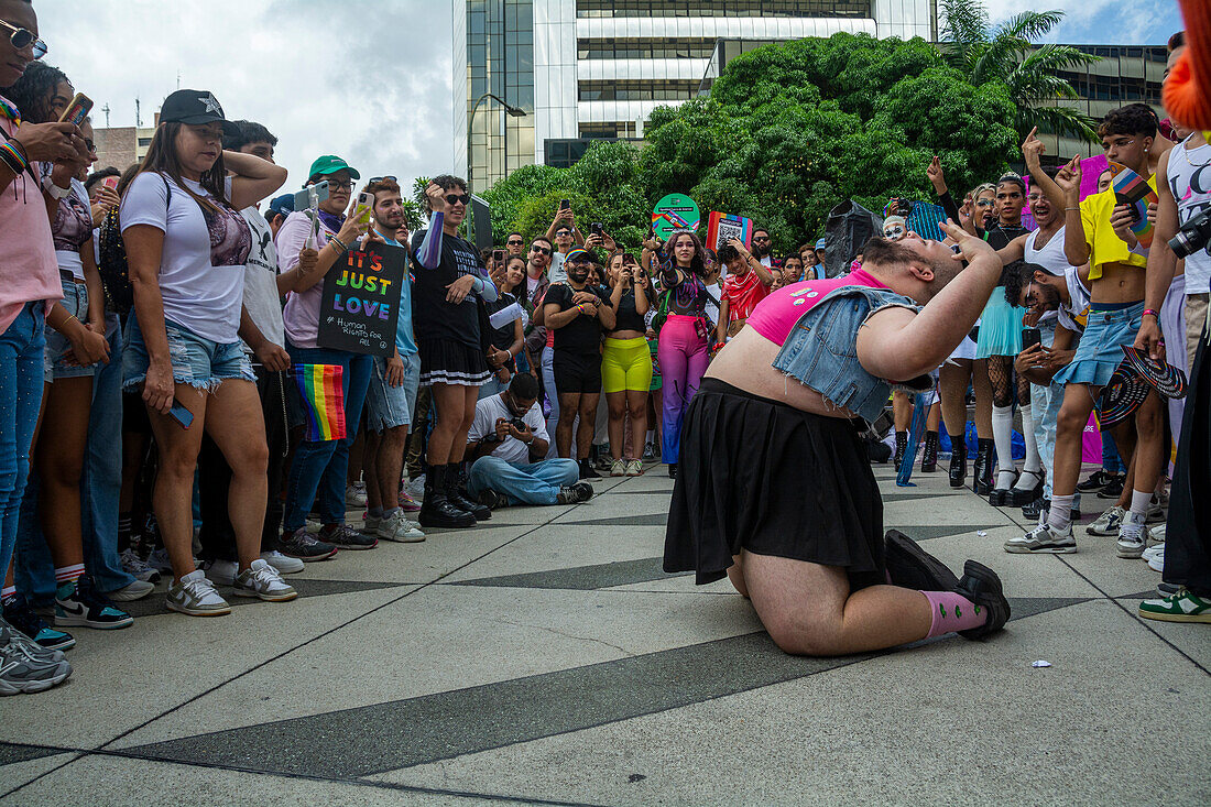 Pride-Parade in Caracas, Venezuela, in Anwesenheit von Diplomaten und dem Vertreter der Europäischen Union in Venezuela. Juli, 7, 2024