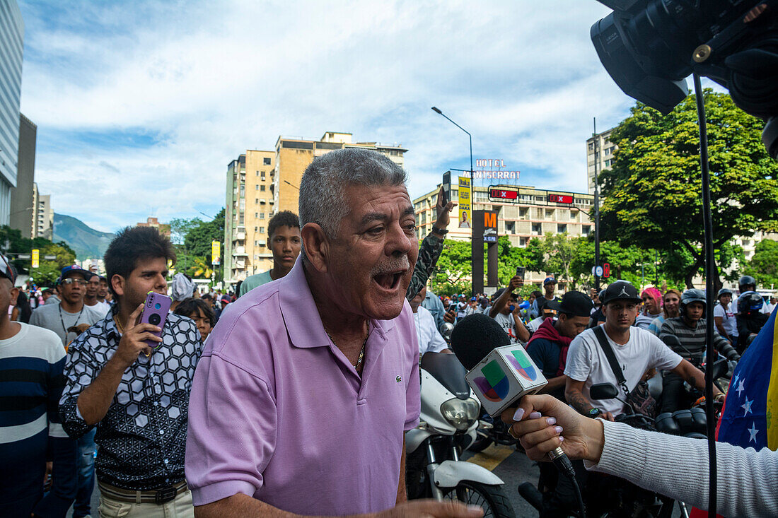 Protest der Bevölkerung von Venezuela gegen die gefälschten Präsidentschaftswahlen, aus denen Nicolas Maduro mit 51 % der Stimmen als Sieger hervorging.