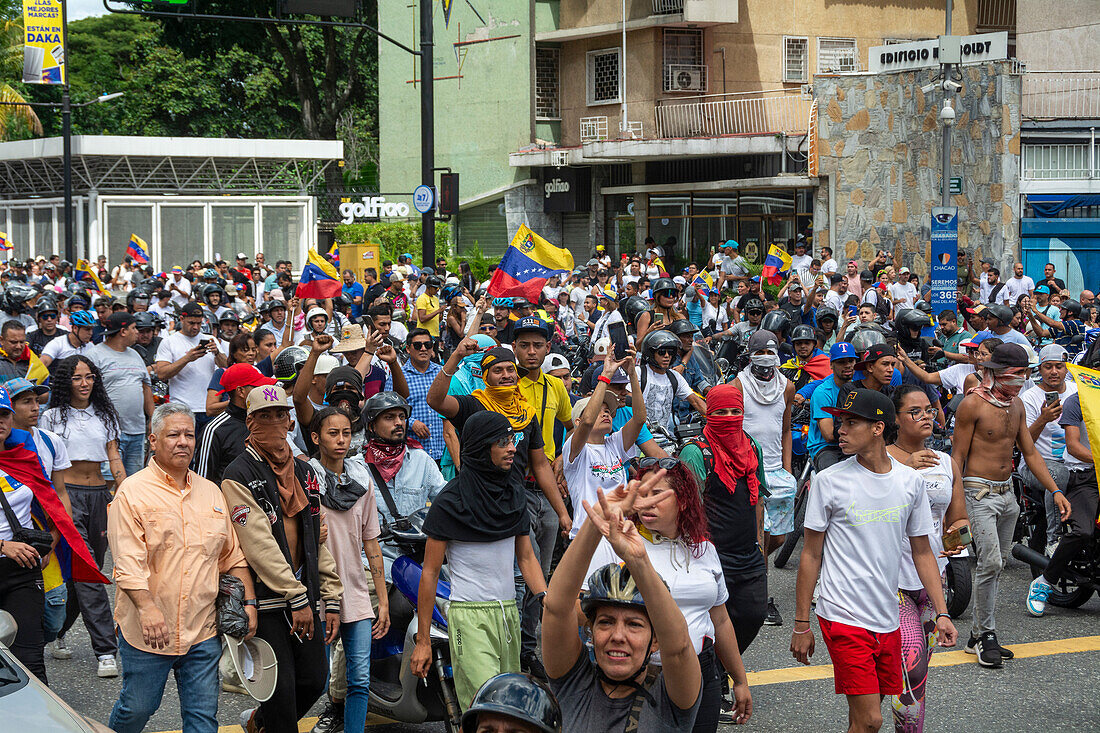 Zweiter Tag der Proteste in Venezuela nach dem angeblichen Wahlbetrug durch die Regierung von Nicolas Maduro