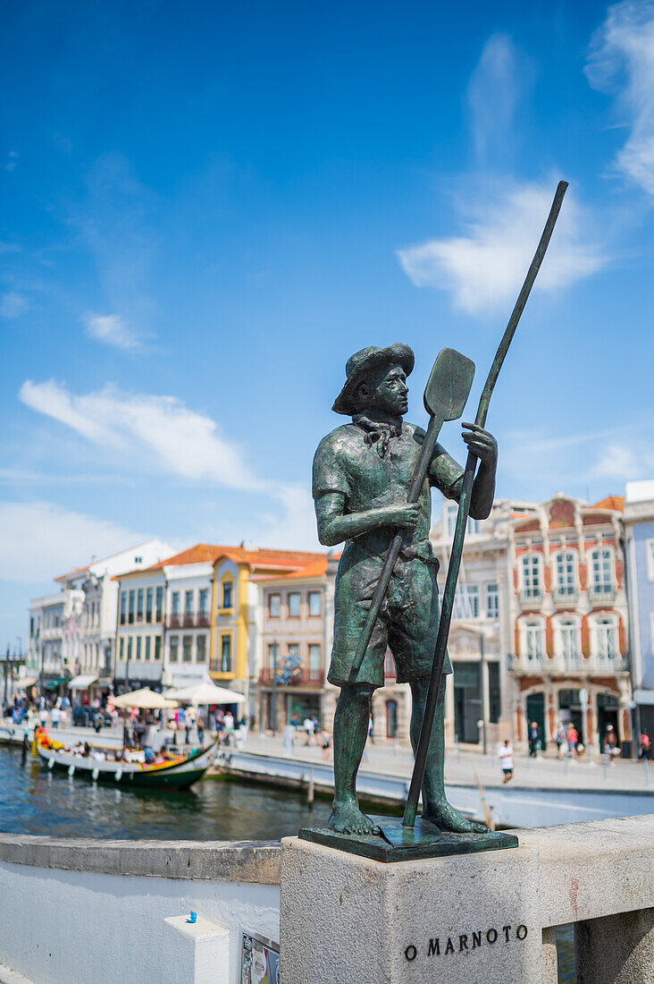 Denkmal zu Ehren von Marnoto (Arbeiter in den Salzverdunstungsteichen), Aveiro, Portugal