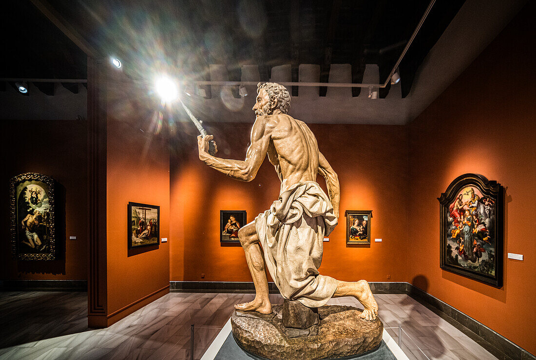 Interior of Museo de Bellas Artes de Sevilla featuring the San Jerónimo Penitente sculpture by Pietro Torrigiano from the 16th century.