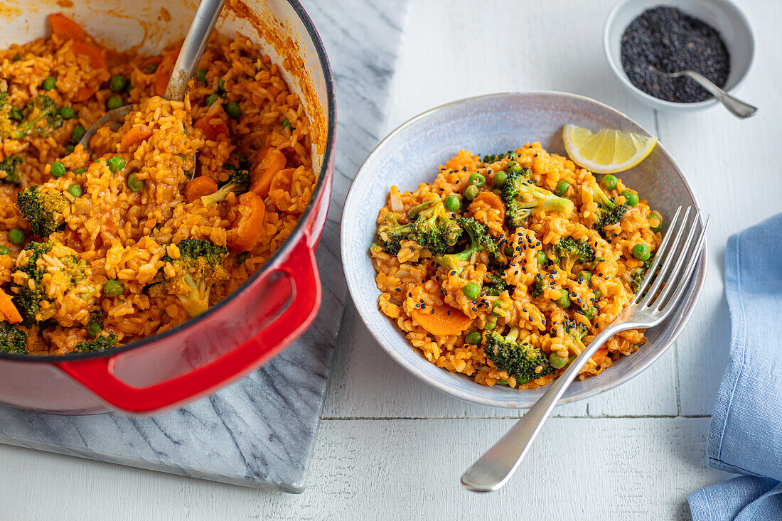 Lentil and rice curry with broccoli and peas