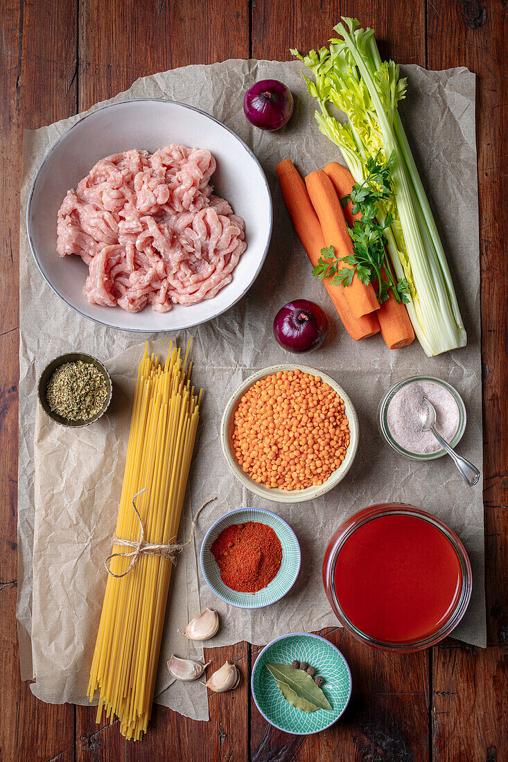 Ingredients for spaghetti with chicken and lentil ragout