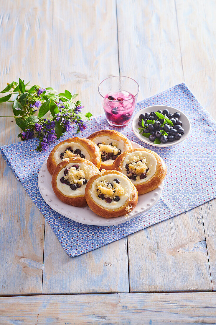 Yeast flatbread with quark, blueberries and crumble