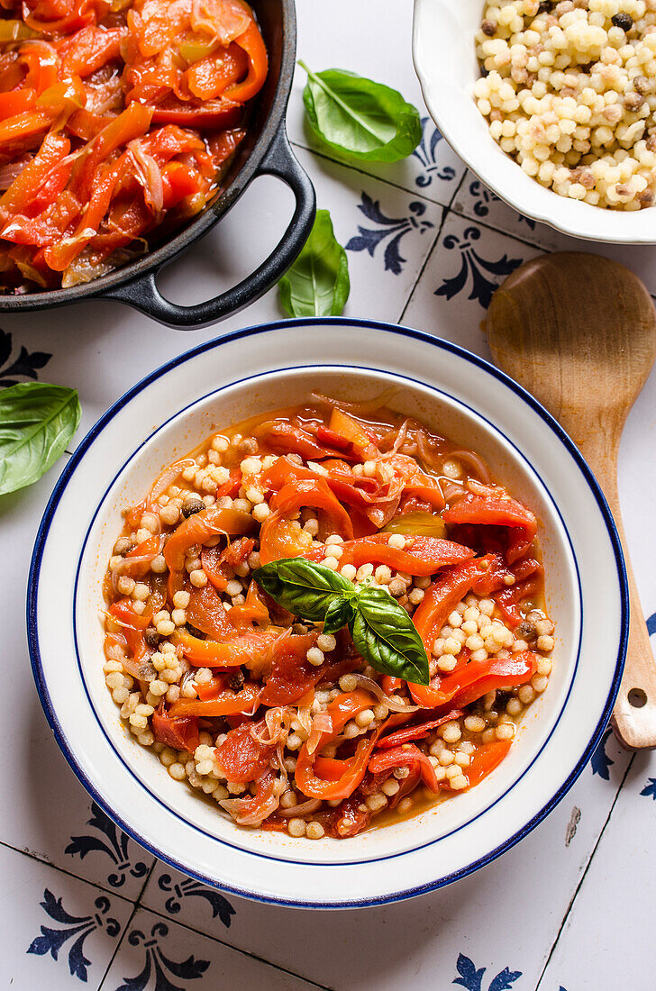 Peperonata mit Fregola