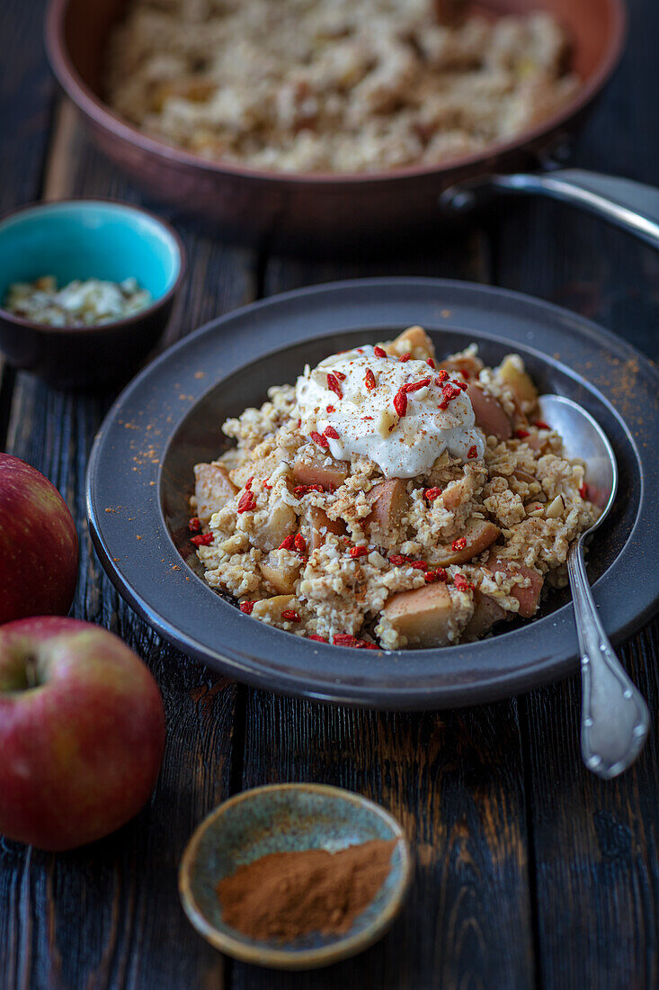 Hirsebrei mit Apfel und Zimt