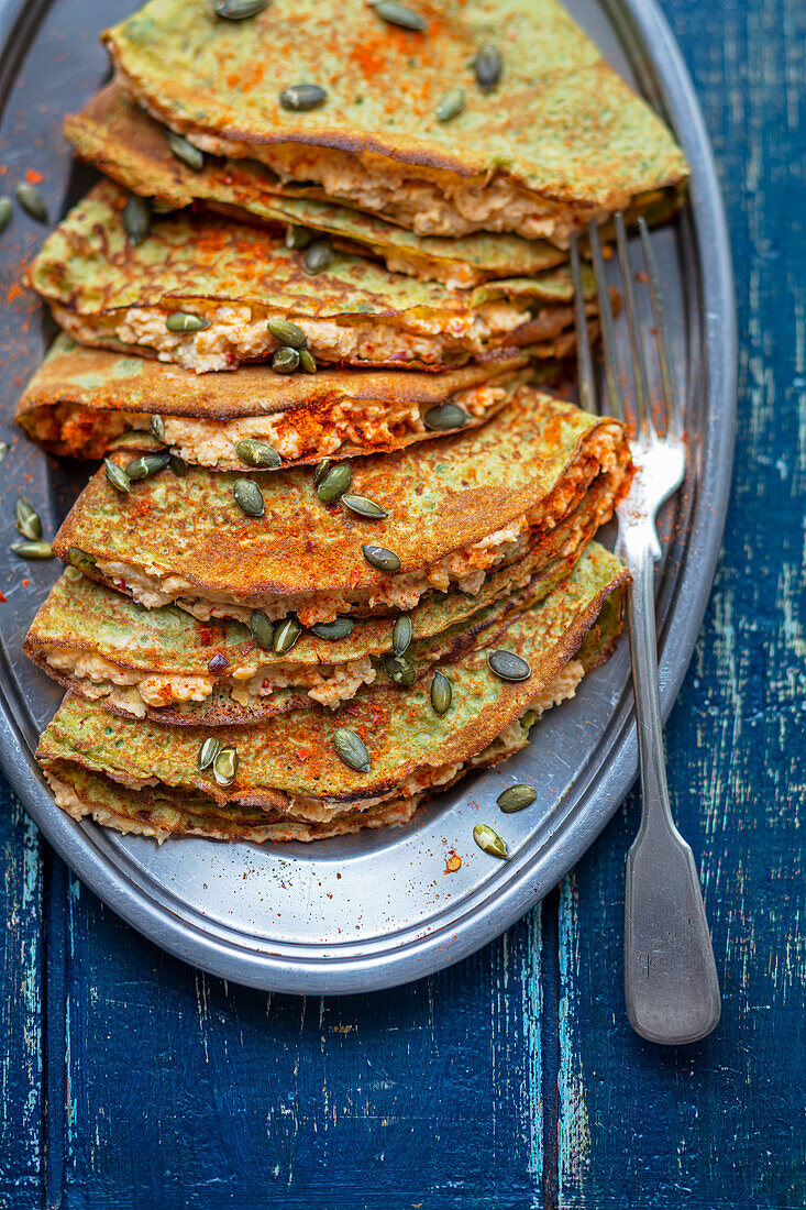 Wholemeal spinach crepes with lentil cream and pumpkin seeds