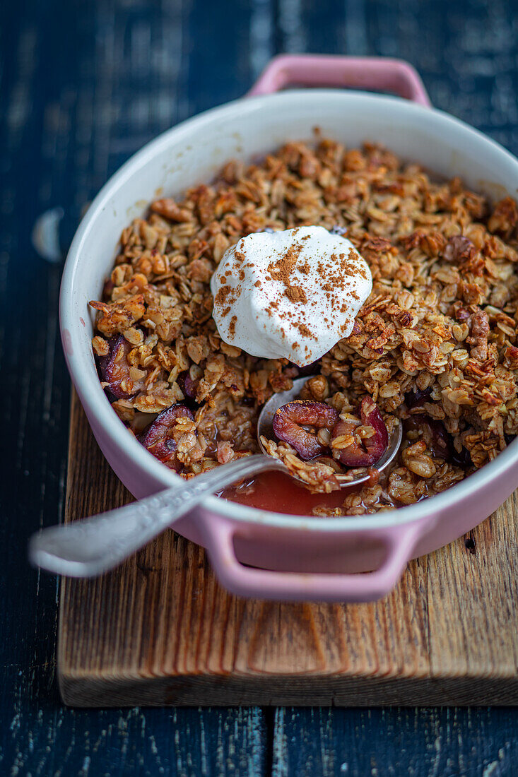 Plum crumble with cream