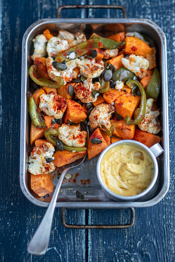 Baked vegetables with curry dip