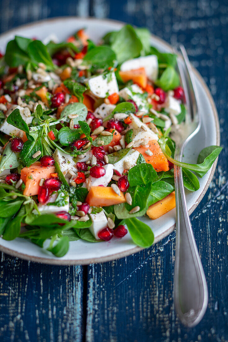 Papaya-Mozzarella-Salat mit Granatapfelkernen