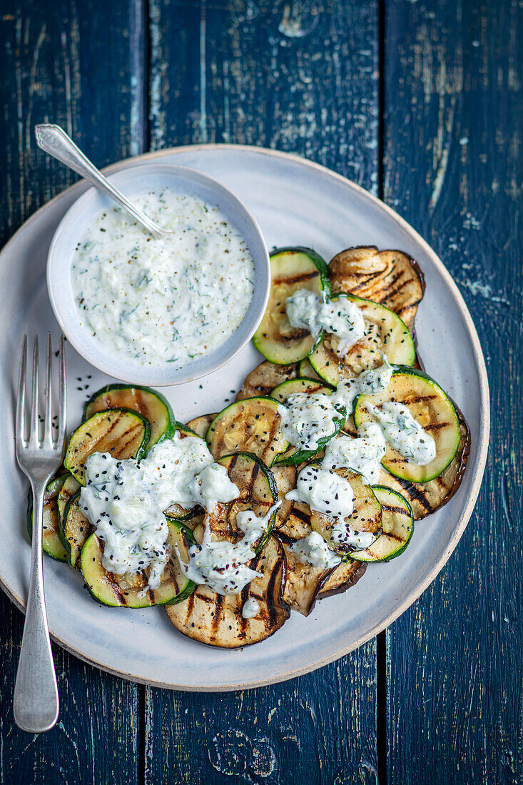 Gegrillte Zucchini mit Tzatziki