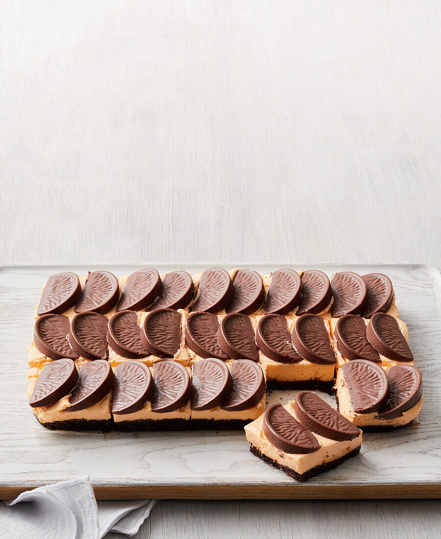 Orangen-Schokoladen-Käsekuchen mit Schokoscheiben