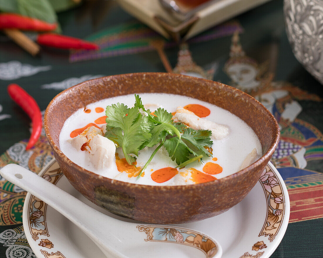 Tom Kha Gai - thailändische Hühnersuppe mit Kokosmilch