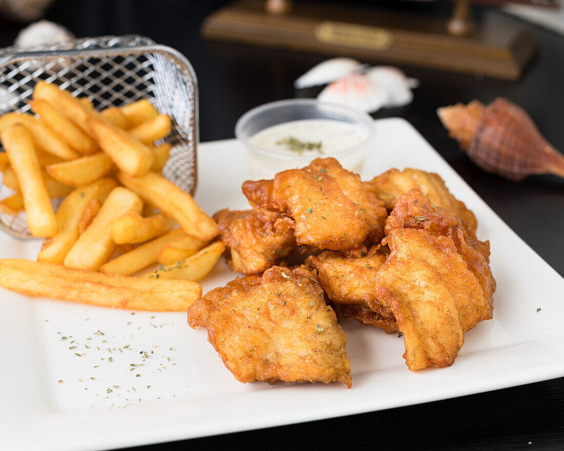 Kibbeling mit Pommes und Dip