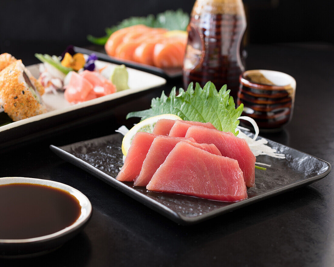 Tuna sashimi with soya sauce