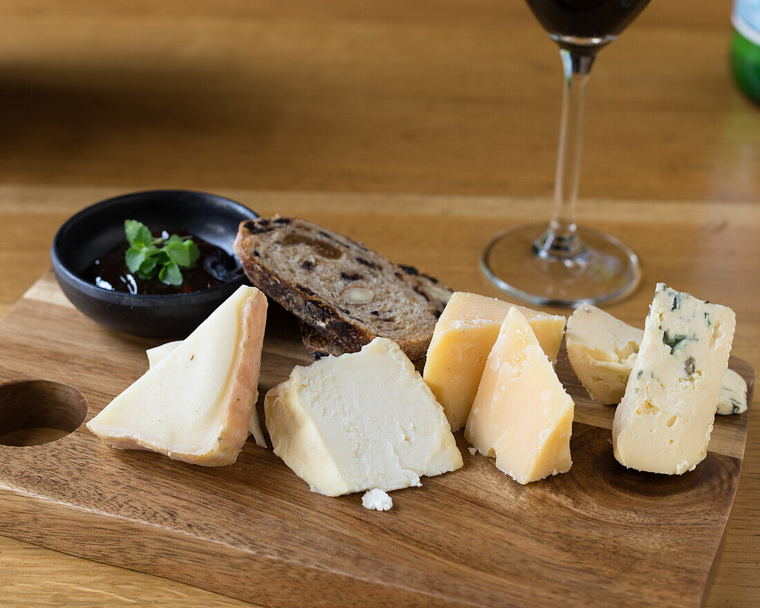 Cheese platter with bread and grape jelly