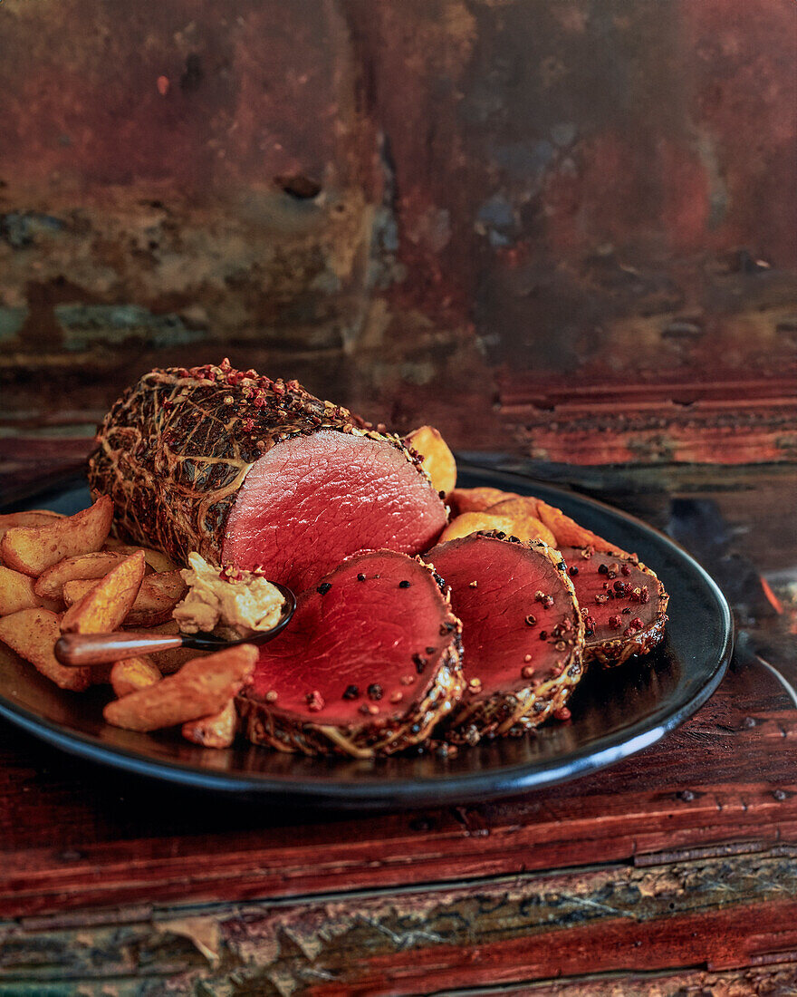 Beef fillet with pepper crust and potato wedges