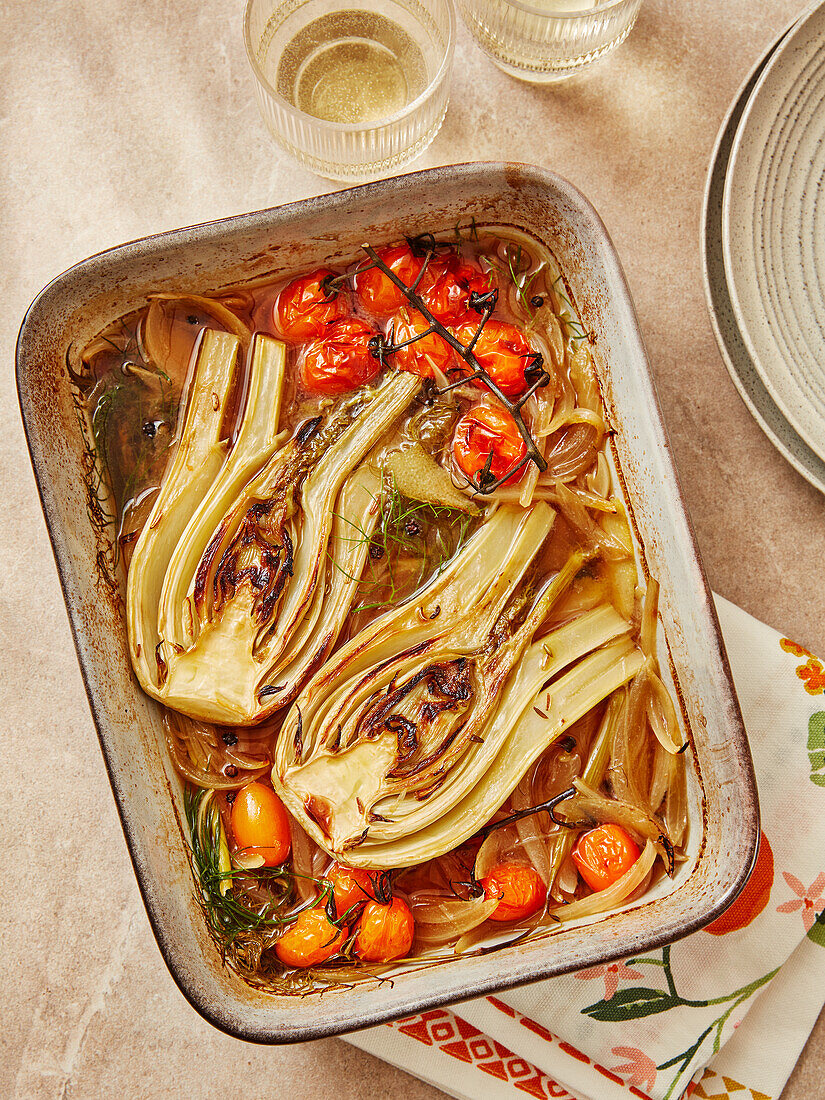 Confierter Fenchel mit Kirschtomaten und Zwiebeln