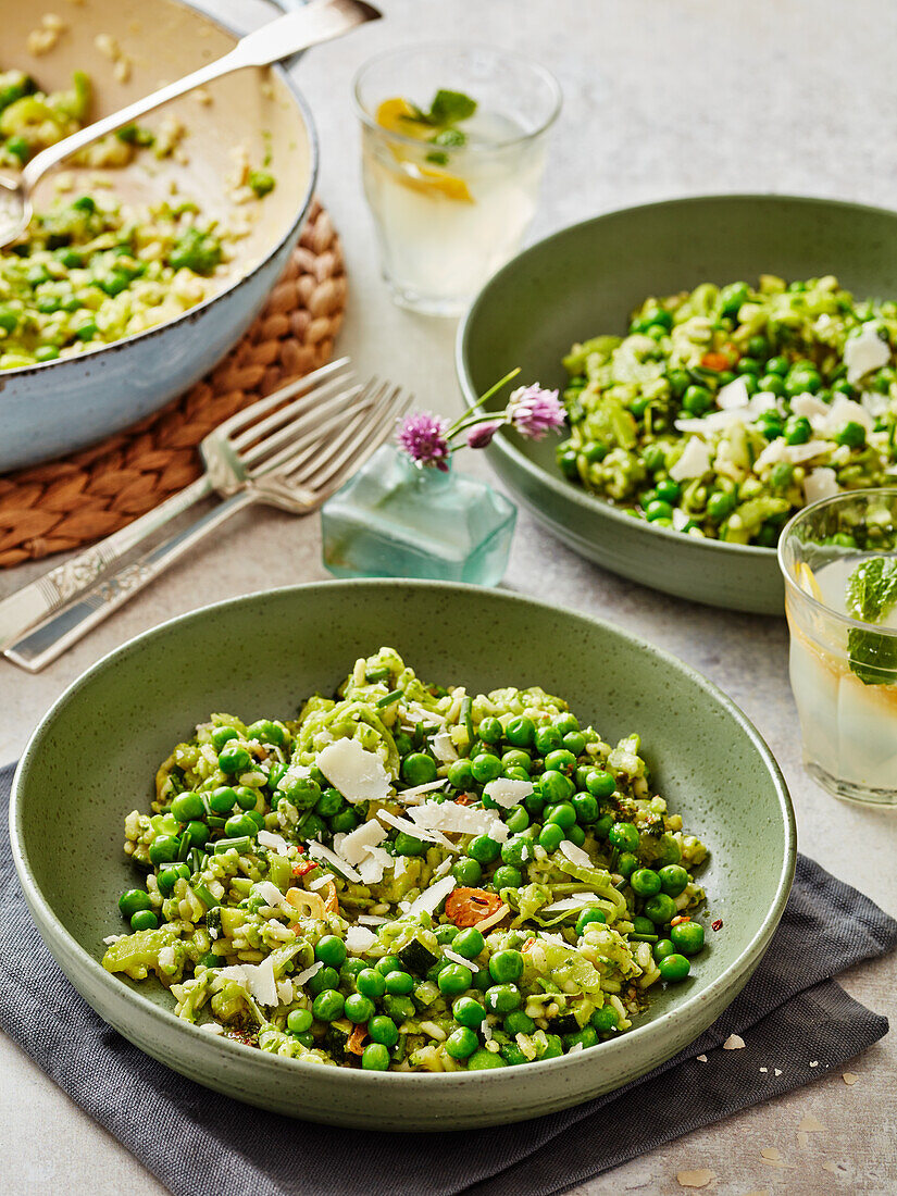 Erbsenrisotto mit Parmesan und Kräutern