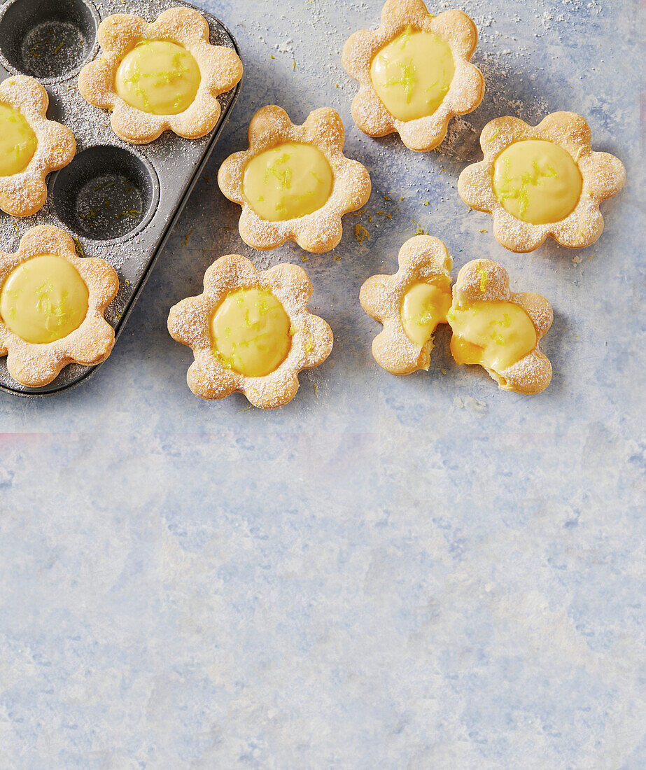 Blütenplätzchen mit Zitronencreme