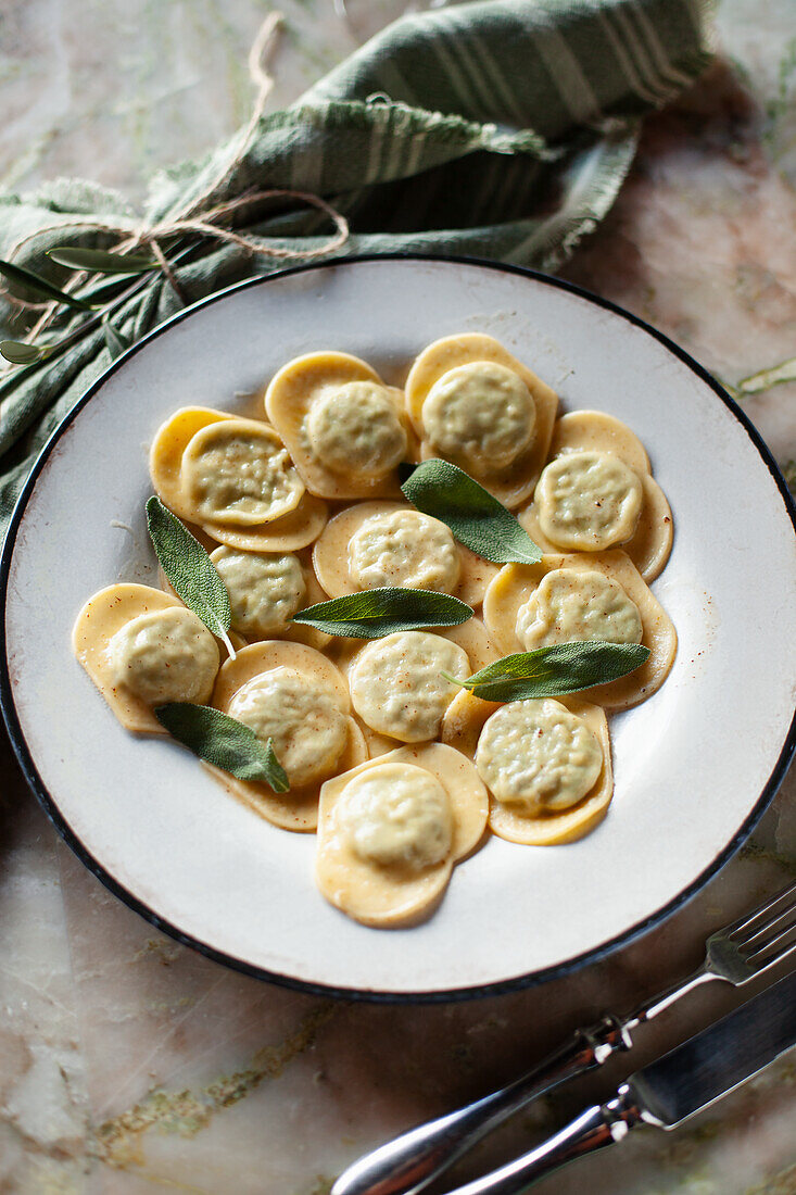 Ricotta and spinach ravioli with sage leaves