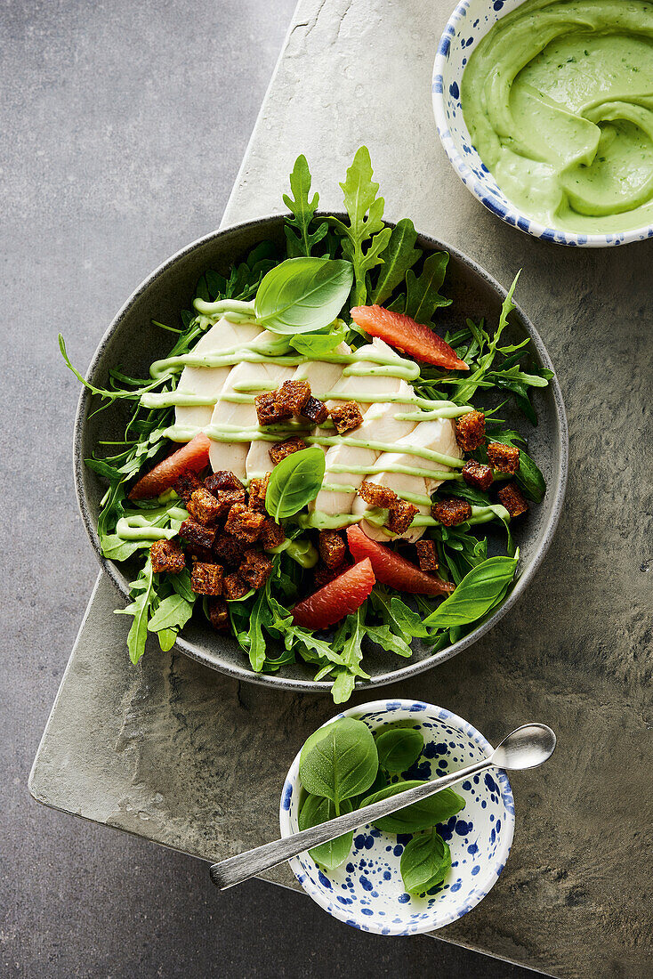 Fruchtiger Hähnchen-Avocado-Salat